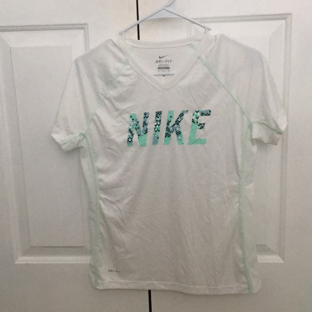 Nike Dri-Fit top - Picture 1 of 2
